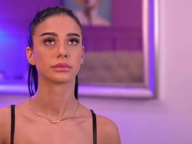 ArinaRhodes on BongaCams