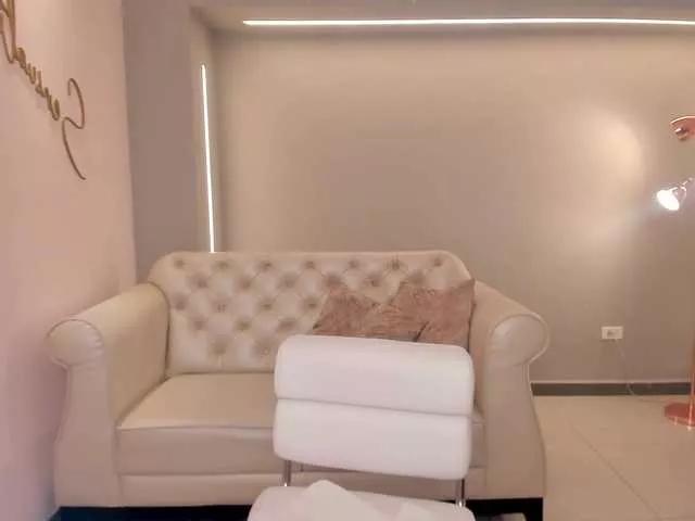 Cling to live show with BiancaPierce from BongaCams 