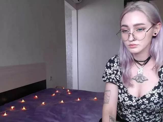 Cling to live show with Diana-Dii from BongaCams 