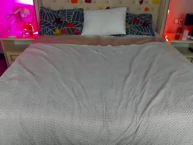 Cling to live show with MonikaBelluci from BongaCams 