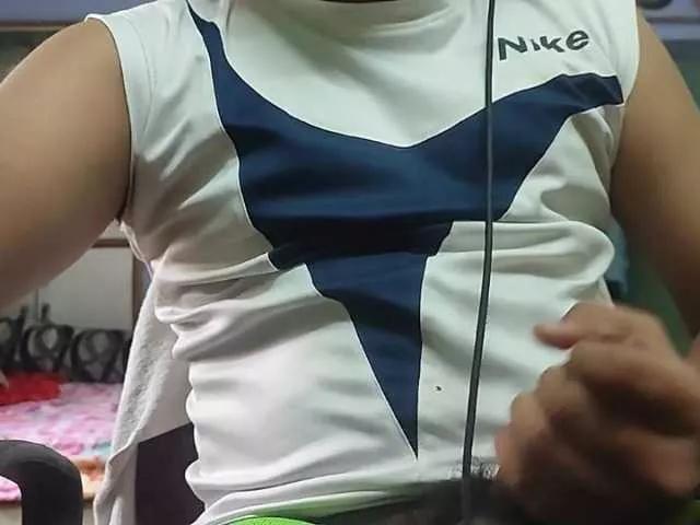 Cling to live show with Nidhilove from BongaCams 