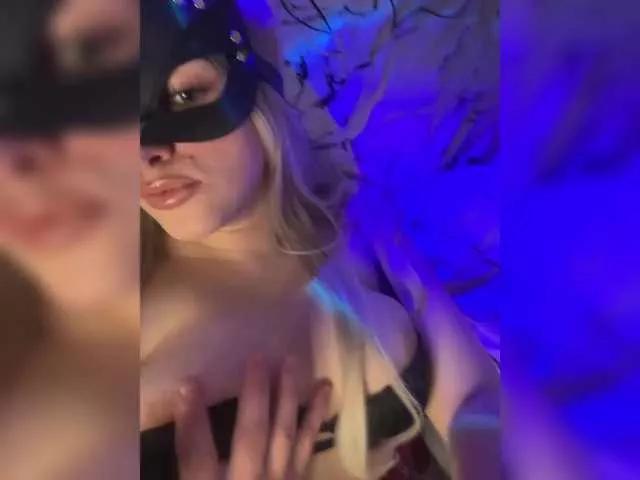 Rabbits17 on BongaCams 
