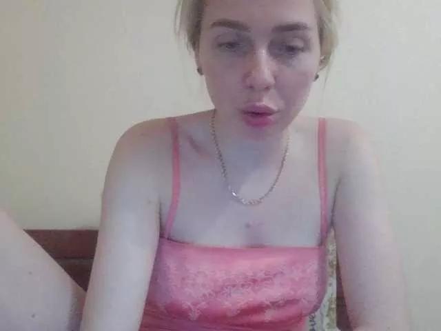 Cling to live show with sexykika555 from BongaCams 