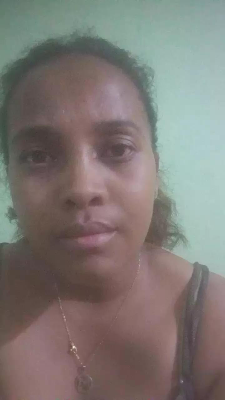 Cling to live show with Aicha301 from Cam4 