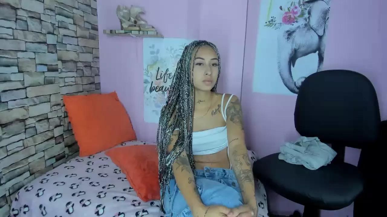 Cling to live show with AlaiaEvans01 from Cam4 