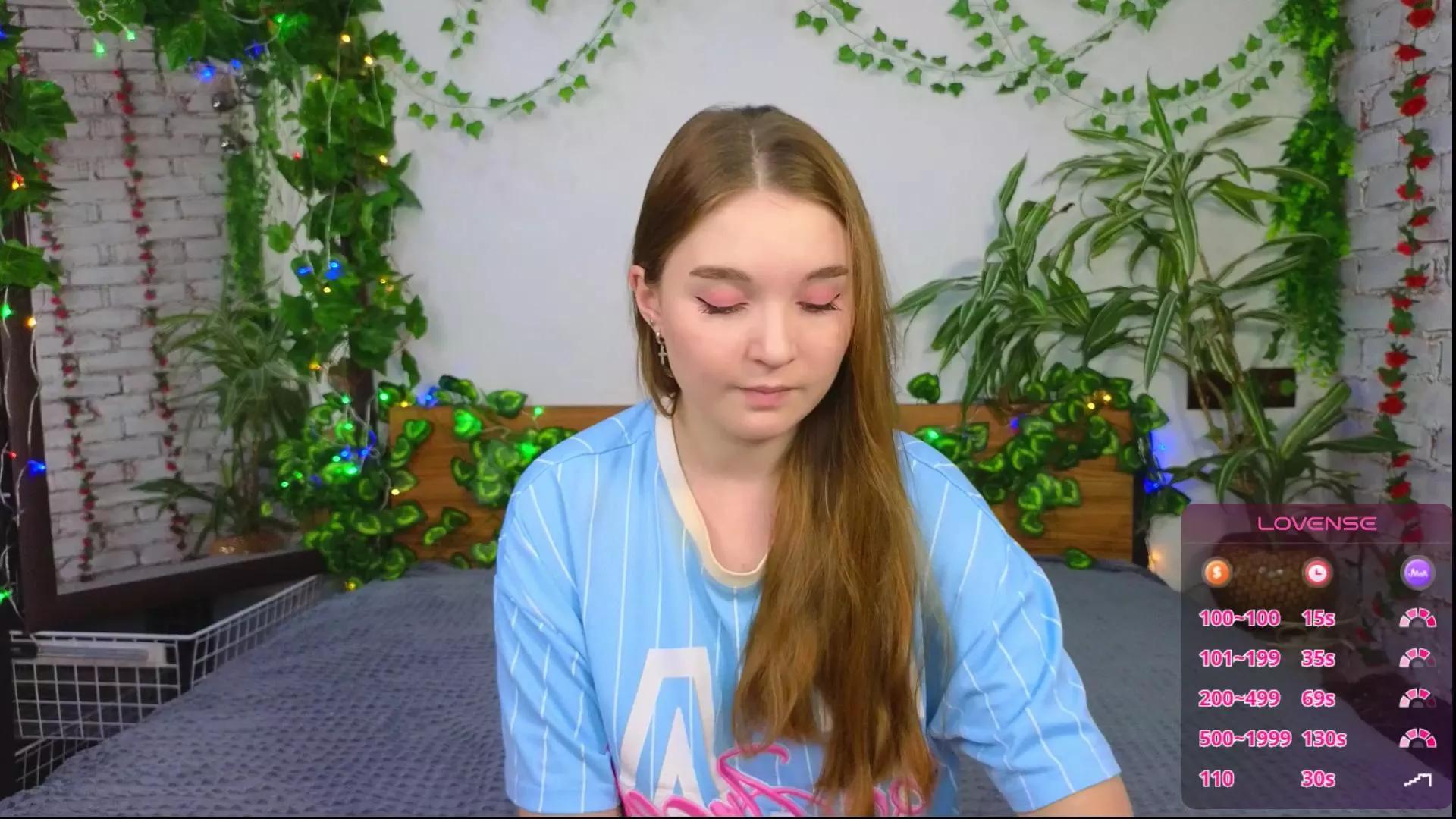 Cling to live show with AlodieFitt from Cam4 