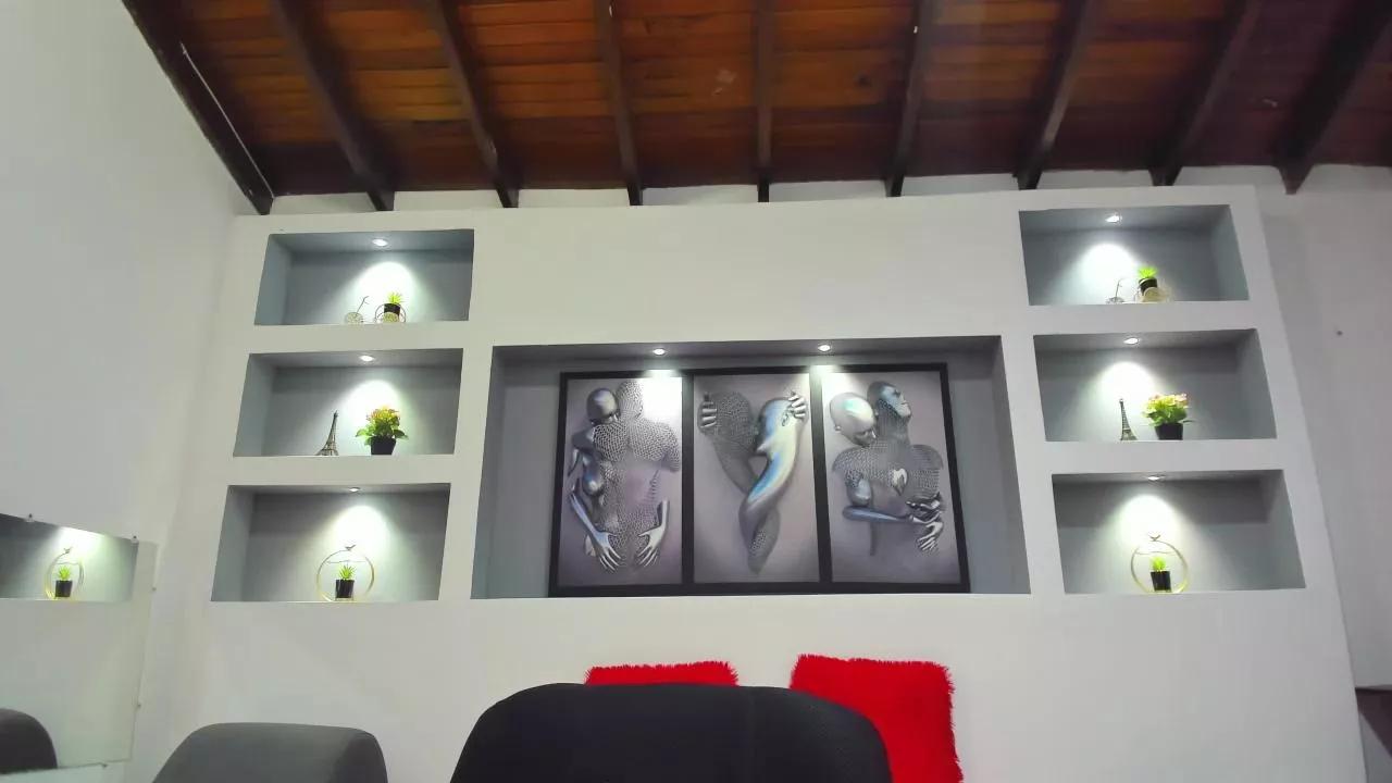 Cling to live show with Ambar_36 from Cam4 