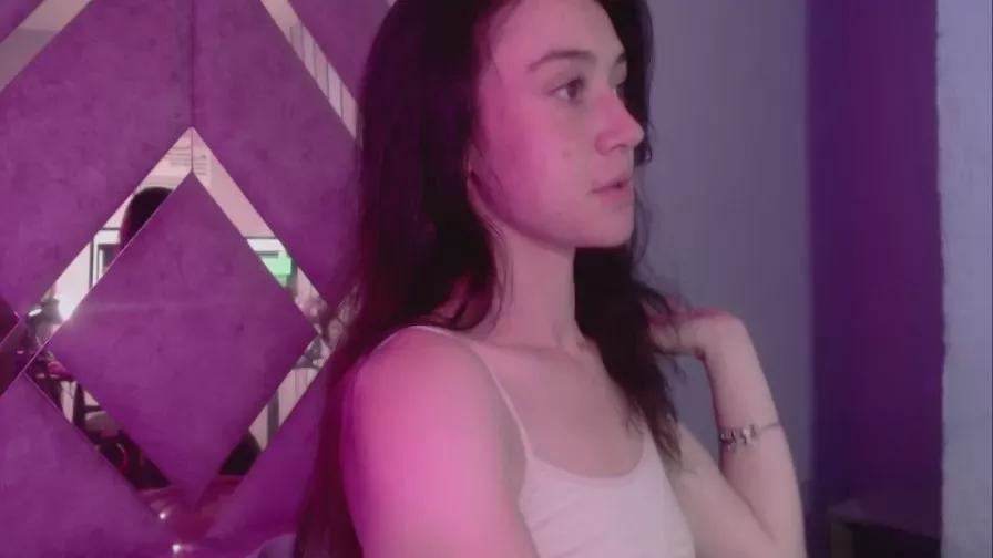 Cling to live show with amy_kobold33 from Cam4 