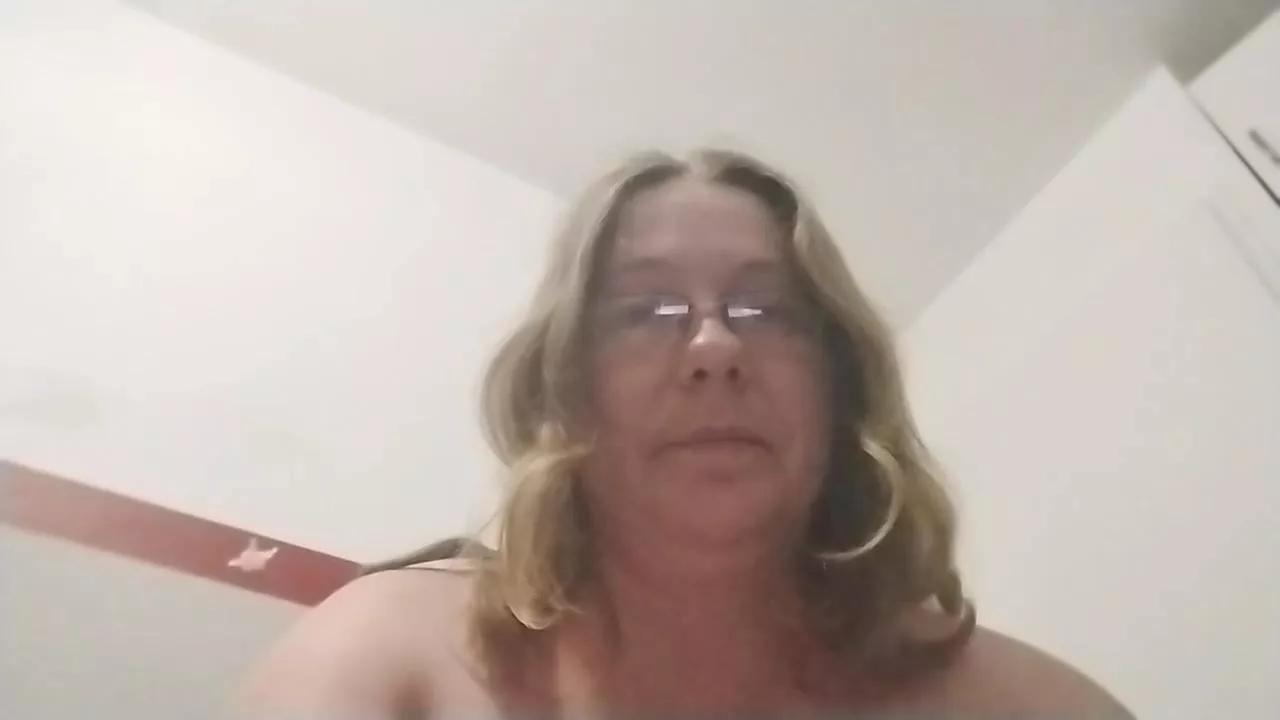 Cling to live show with angelcoquinou from Cam4 