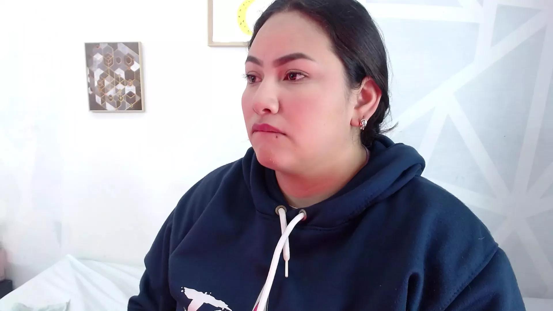 Cling to live show with antonellarouss_ from Cam4 