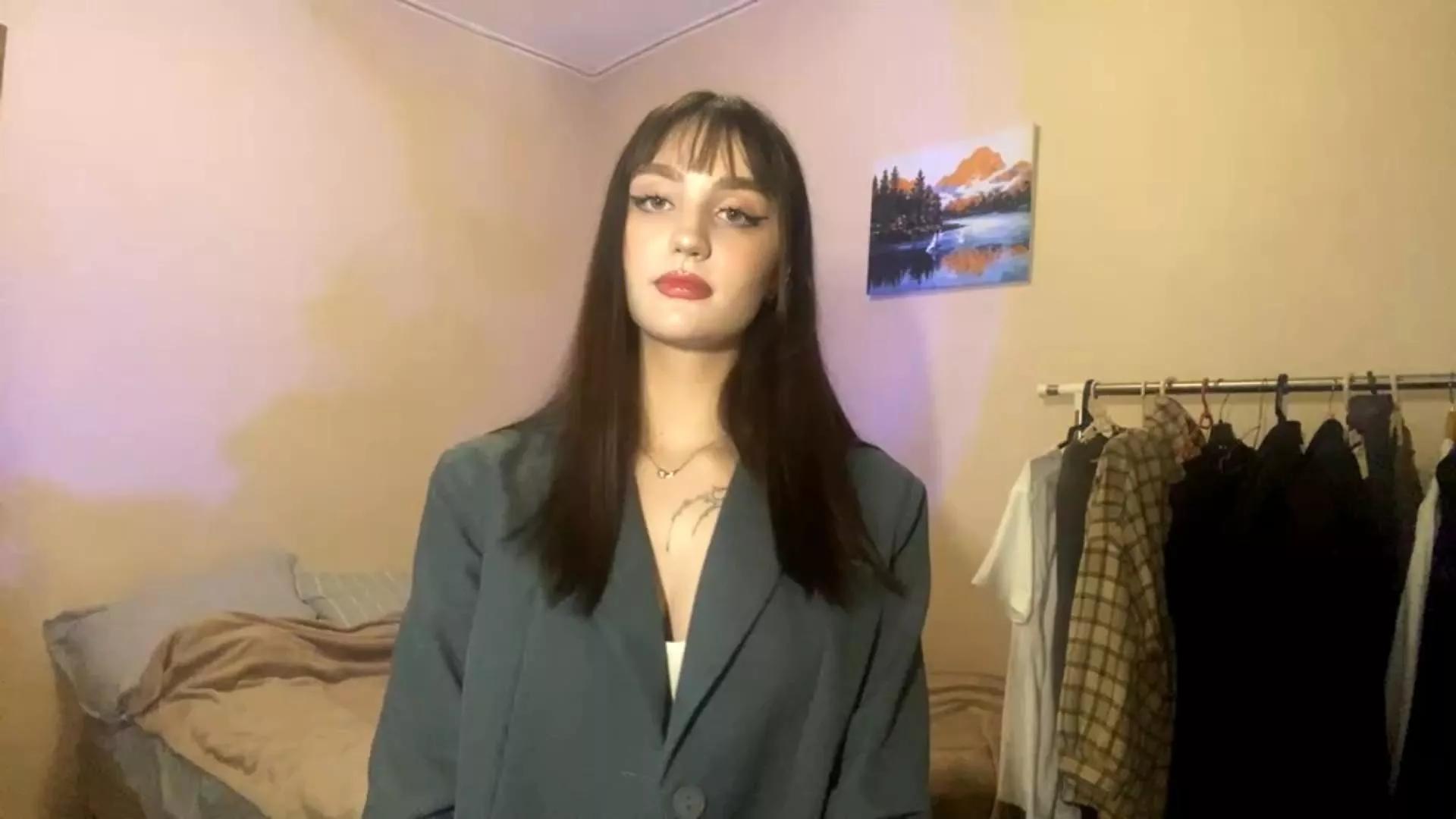 Cling to live show with AshleyClowes from Cam4 