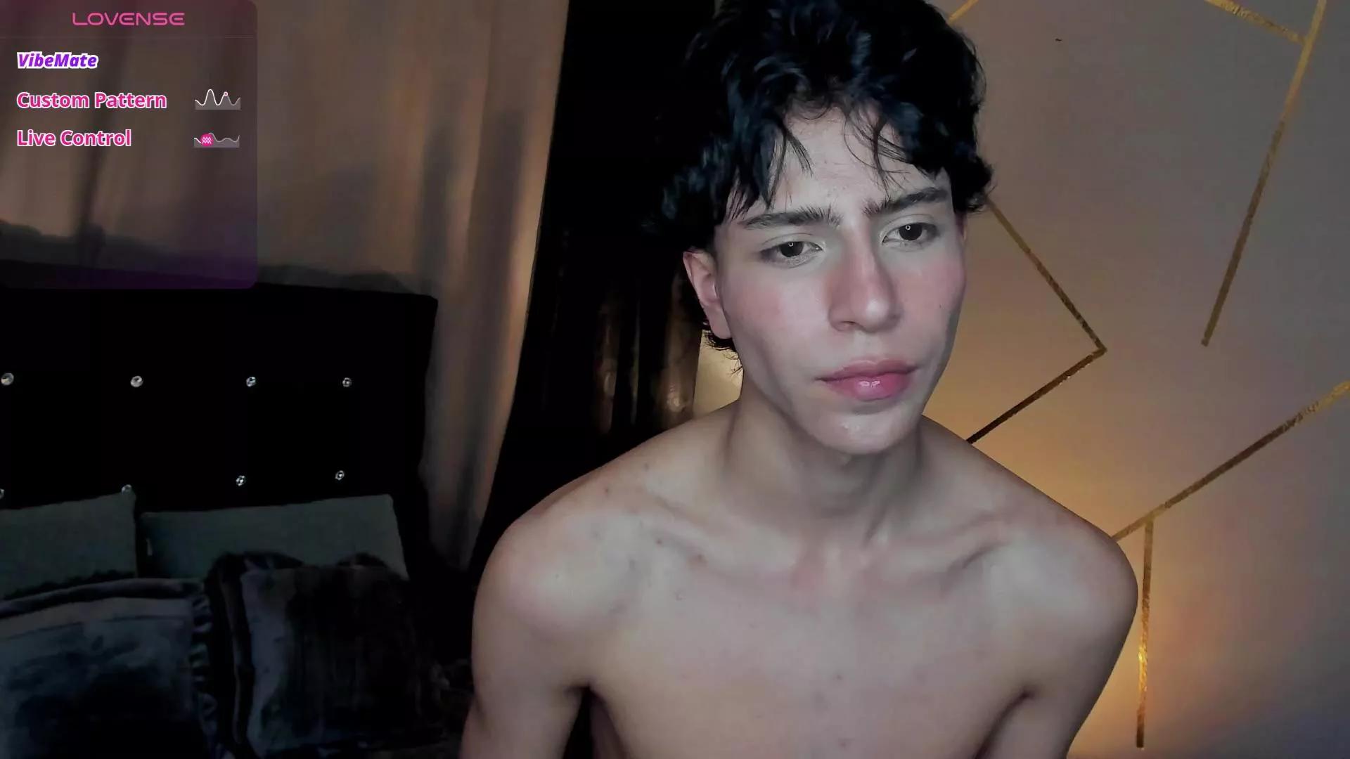 Cling to live show with christopher_771 from Cam4 