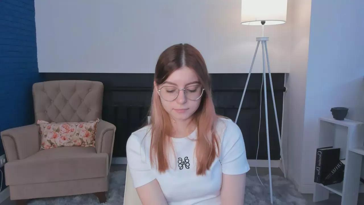 Cling to live show with DarleneHakey from Cam4 