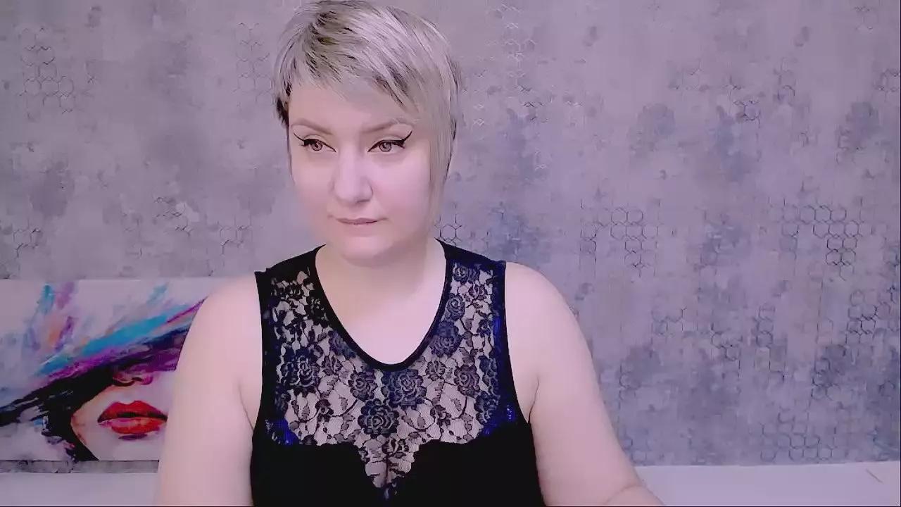 Cling to live show with Djullia from Cam4 