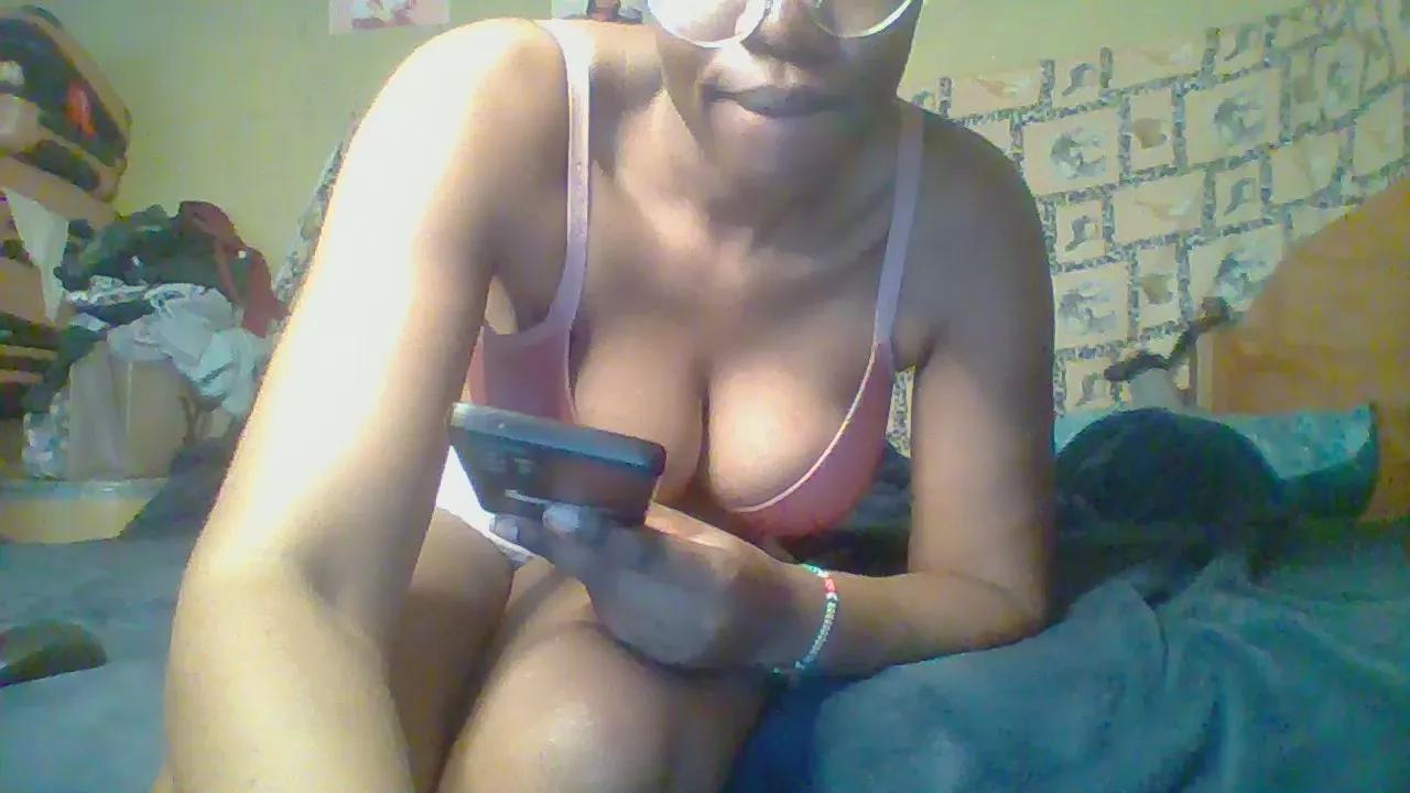 Cling to live show with Freakygal25 from Cam4 