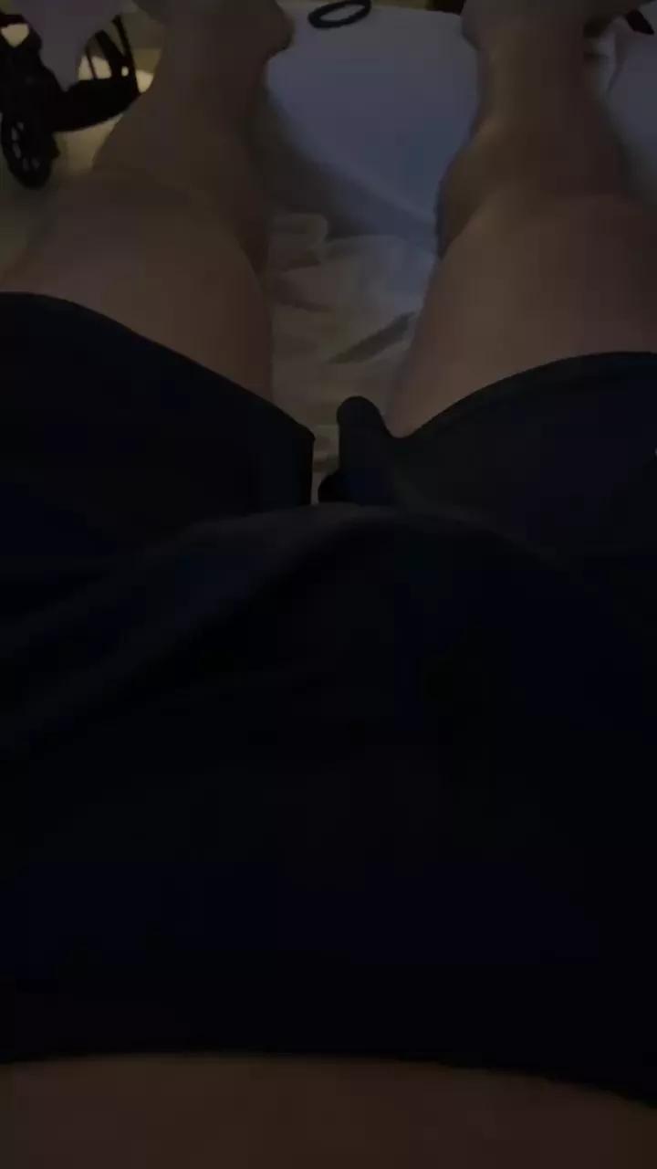 Cling to live show with Freddo251 from Cam4 