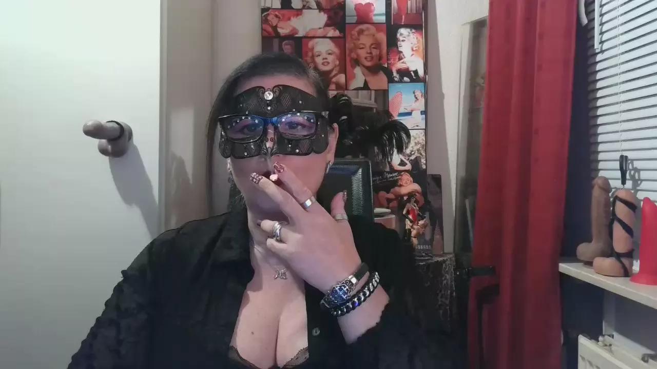 Cling to live show with LadyMaxime6 from Cam4 