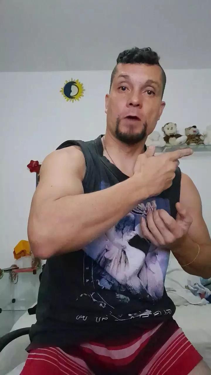 Cling to live show with leandrinhocat from Cam4 