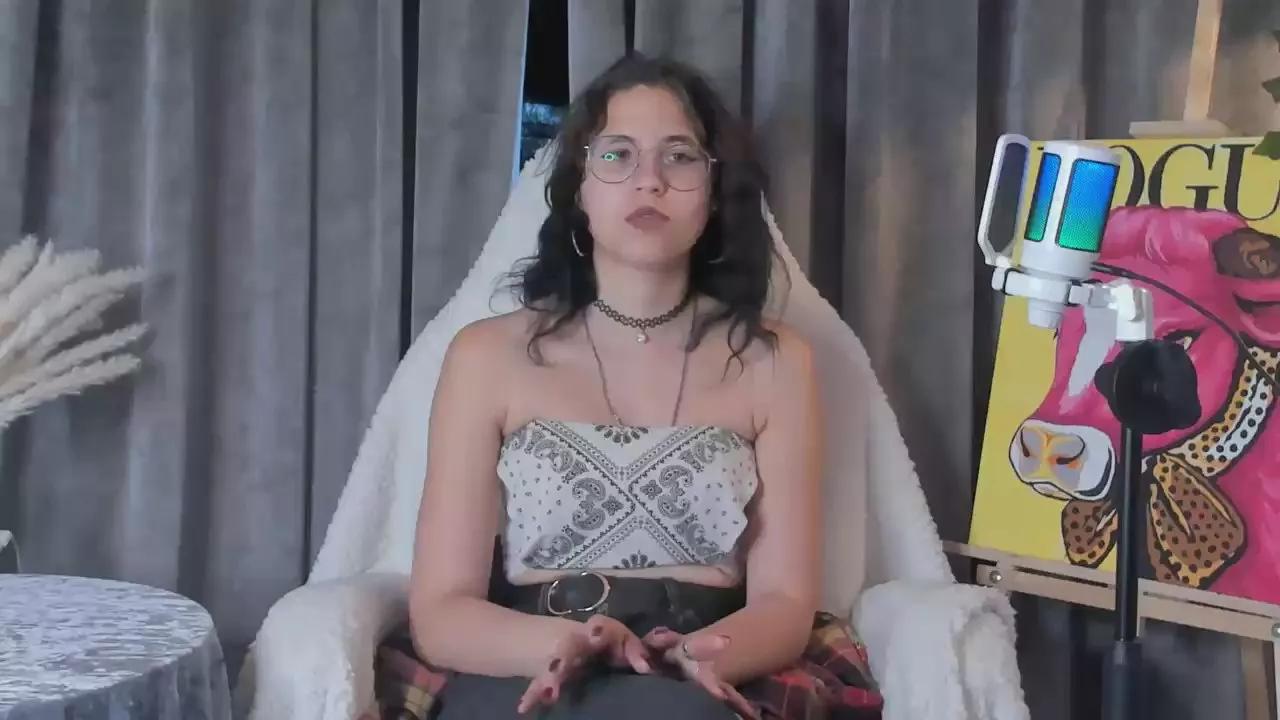 Cling to live show with LizbethHeart from Cam4 