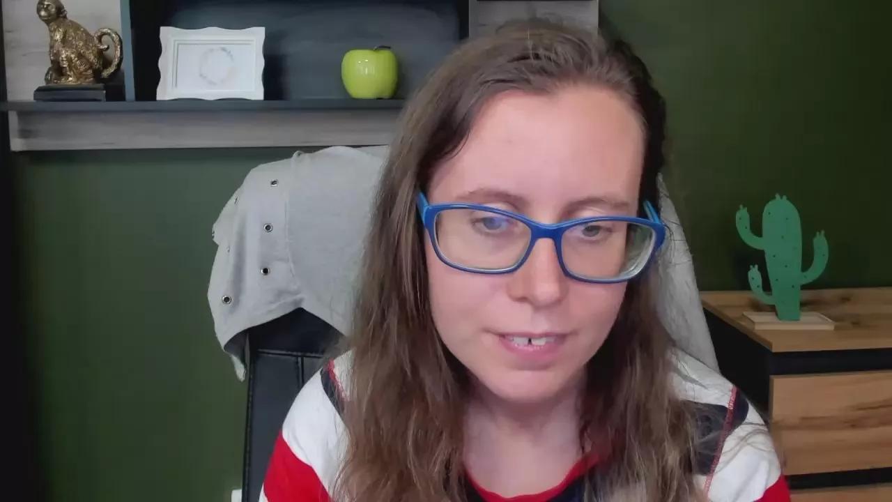 Cling to live show with Lizzy_Femme from Cam4 