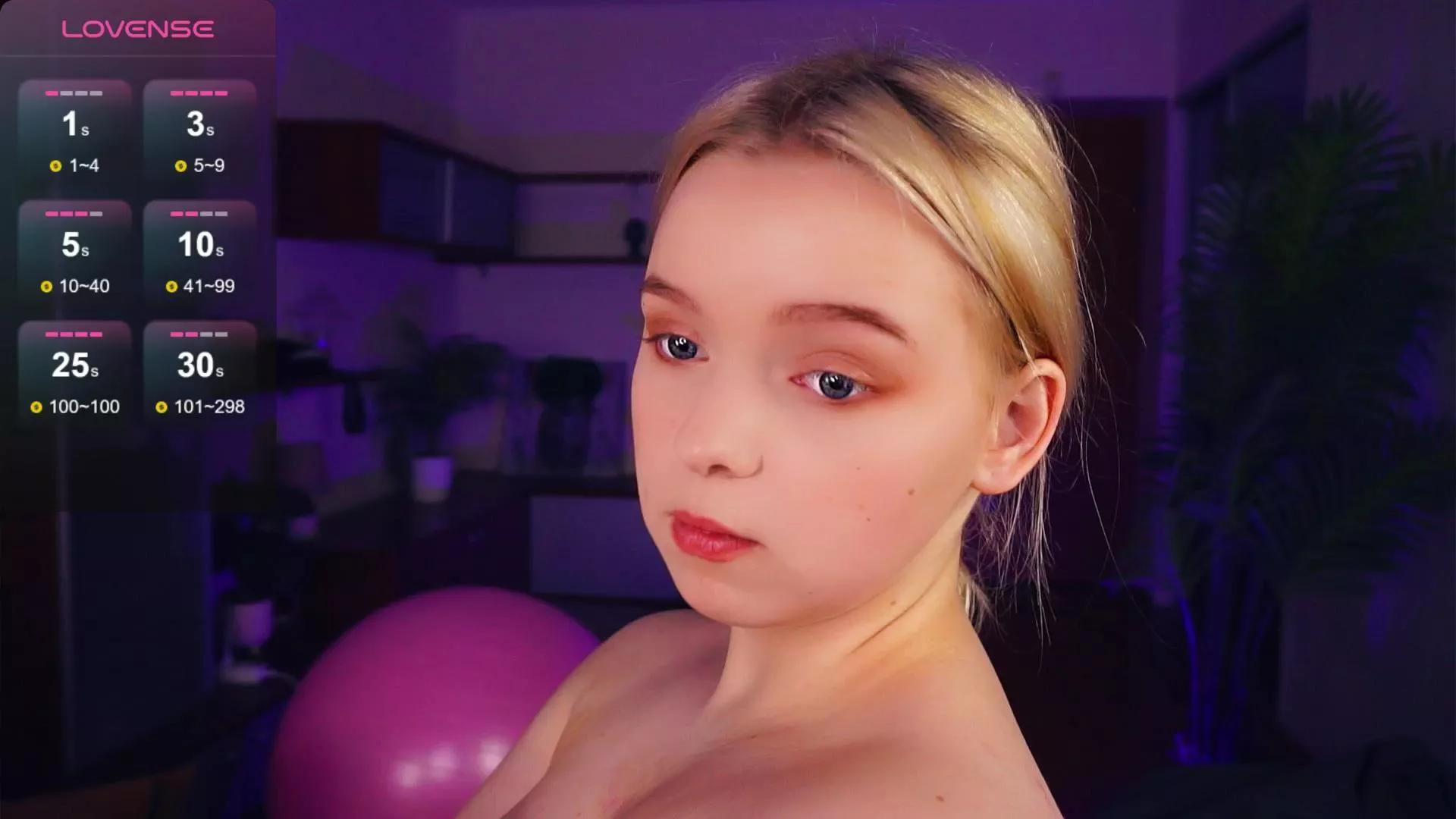 Cling to live show with LornaFlynt from Cam4 