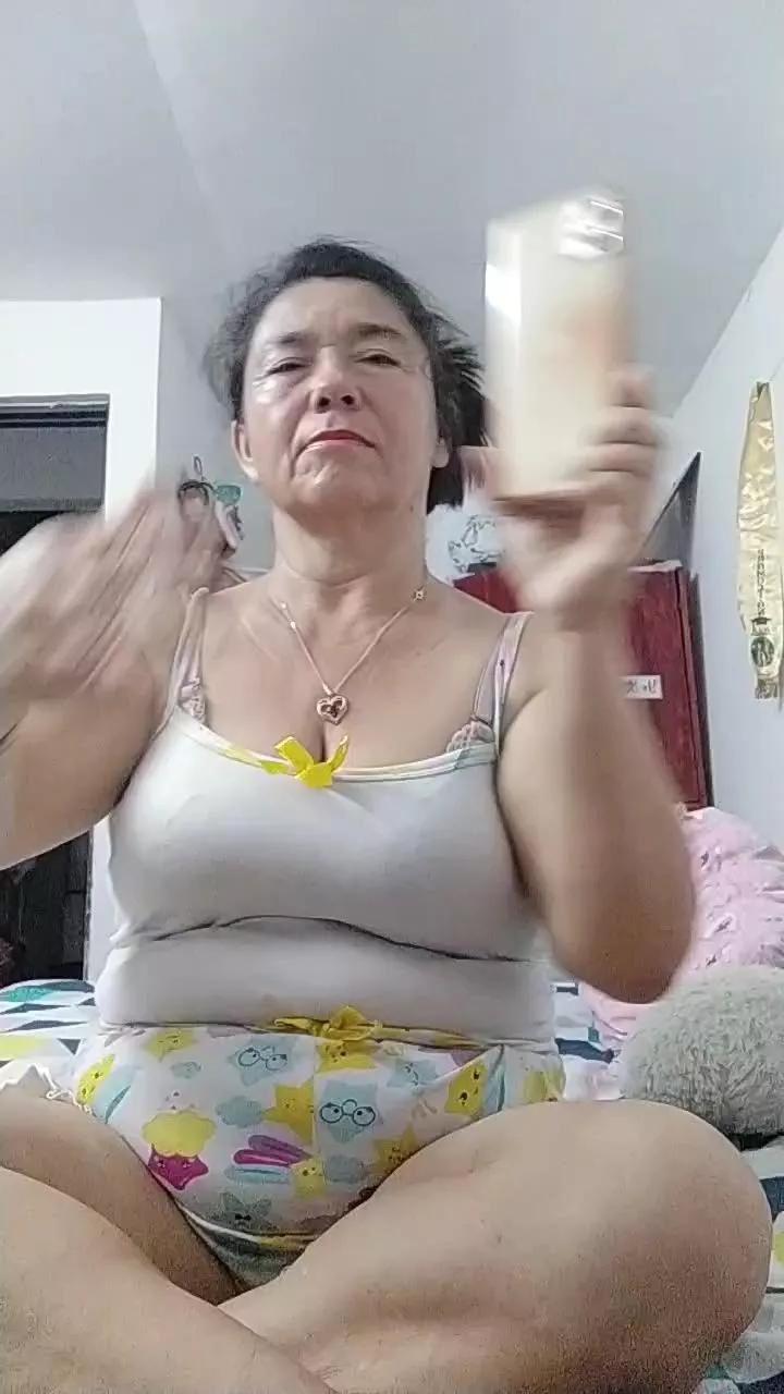 Cling to live show with Lucerito_San from Cam4 