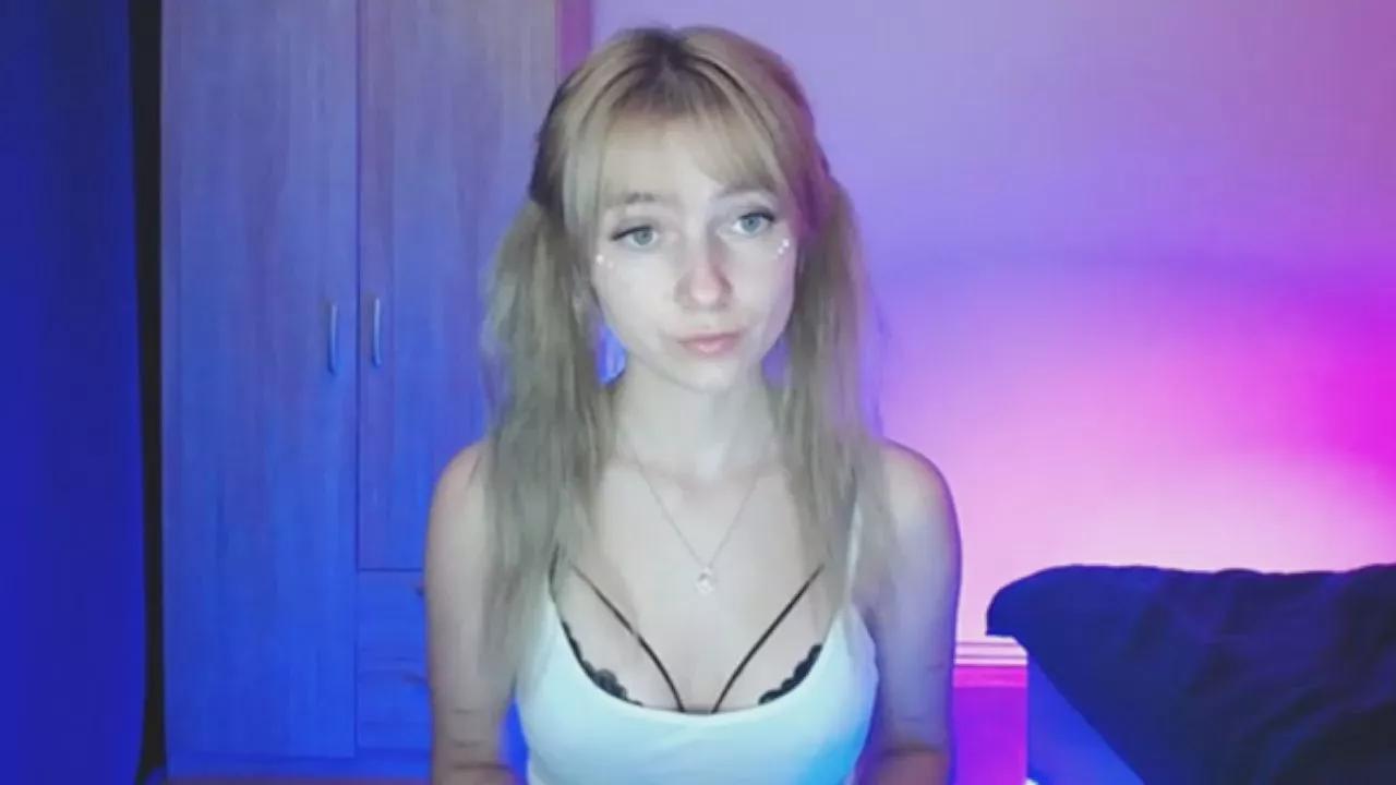 Cling to live show with LuciaAdorable from Cam4 