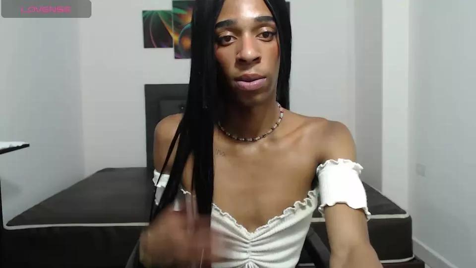 Cling to live show with lucianadolll from Cam4 