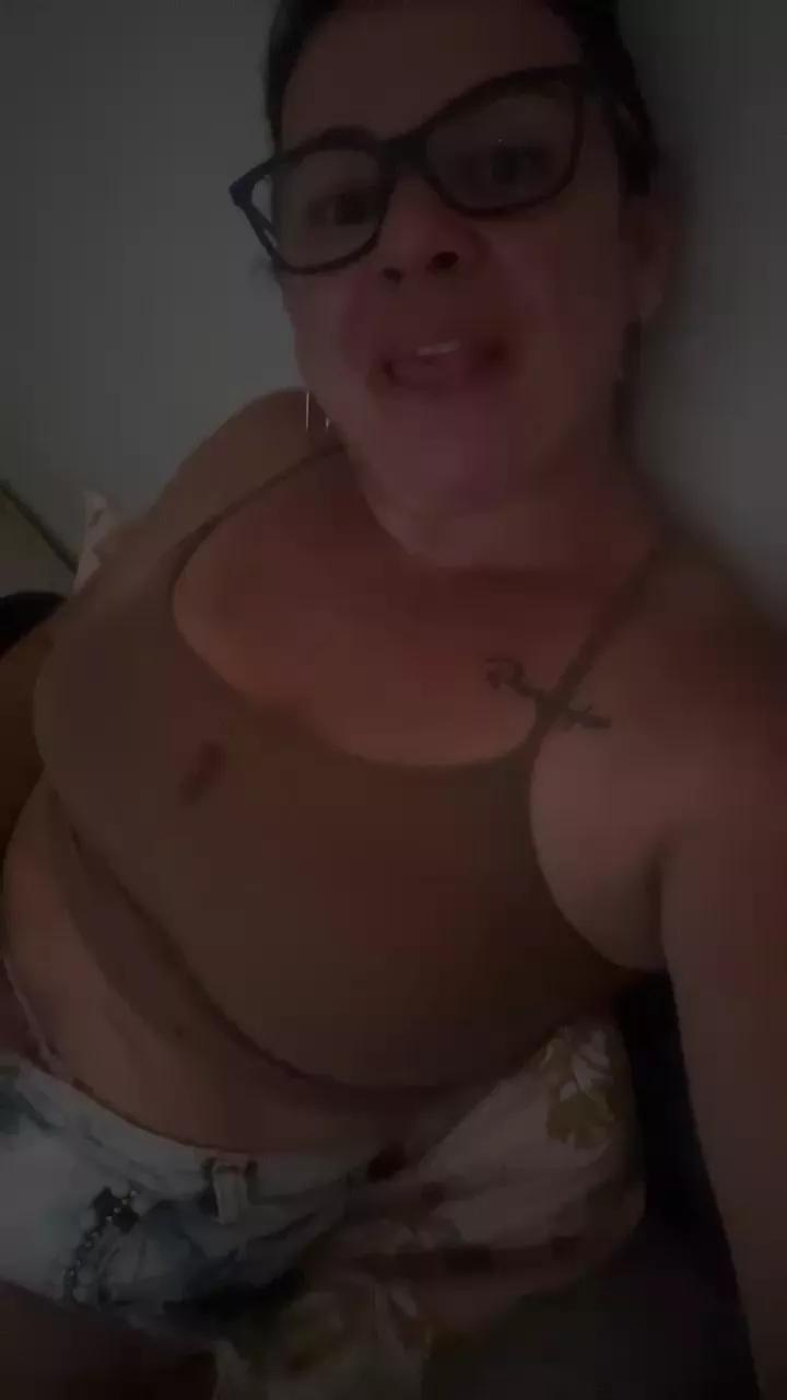 Cling to live show with Malulemos from Cam4 