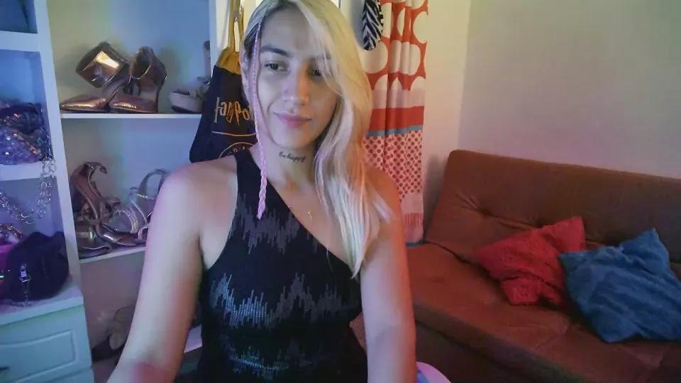 Cling to live show with mandy_berry from Cam4 