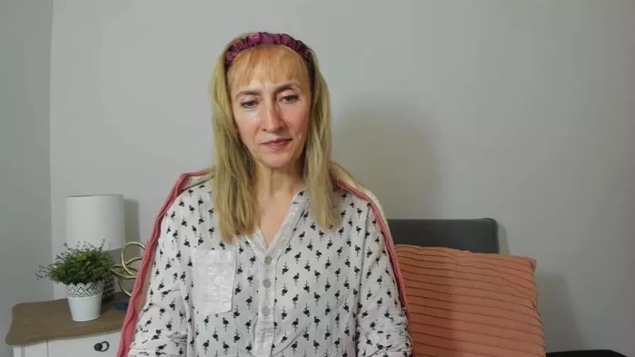 Cling to live show with MargaretBeauty from Cam4 