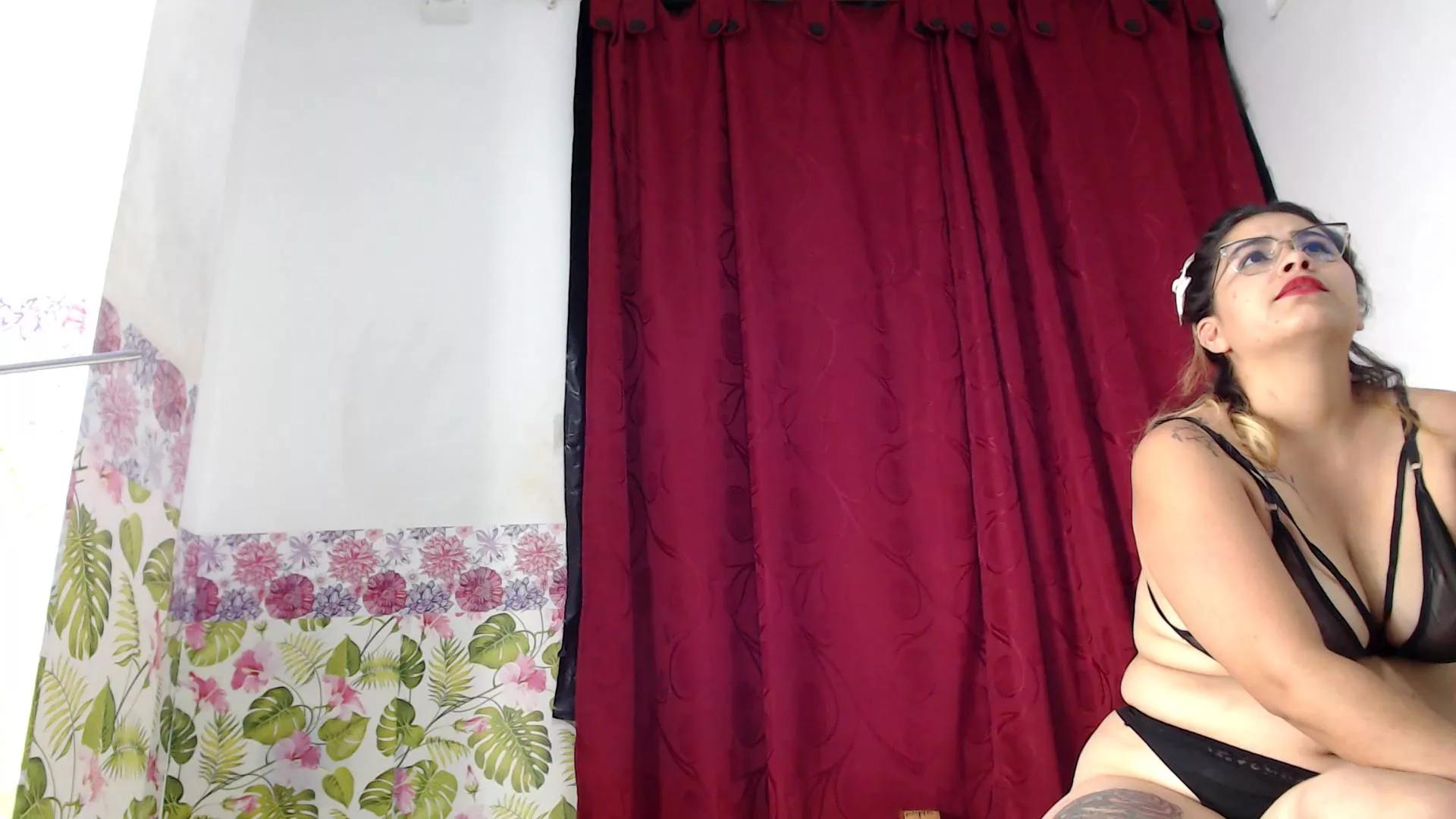 Cling to live show with miaesperancita1 from Cam4 
