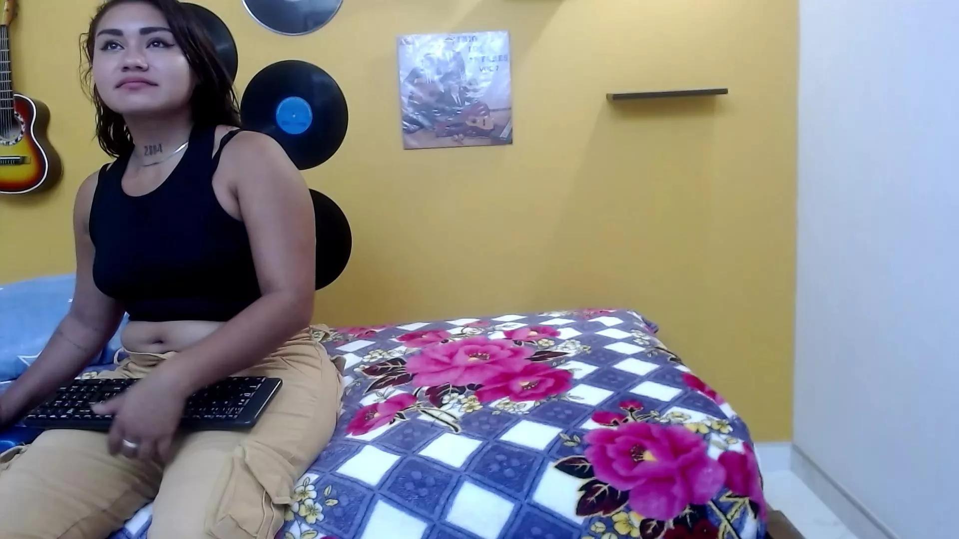 Cling to live show with michelldragon21 from Cam4 