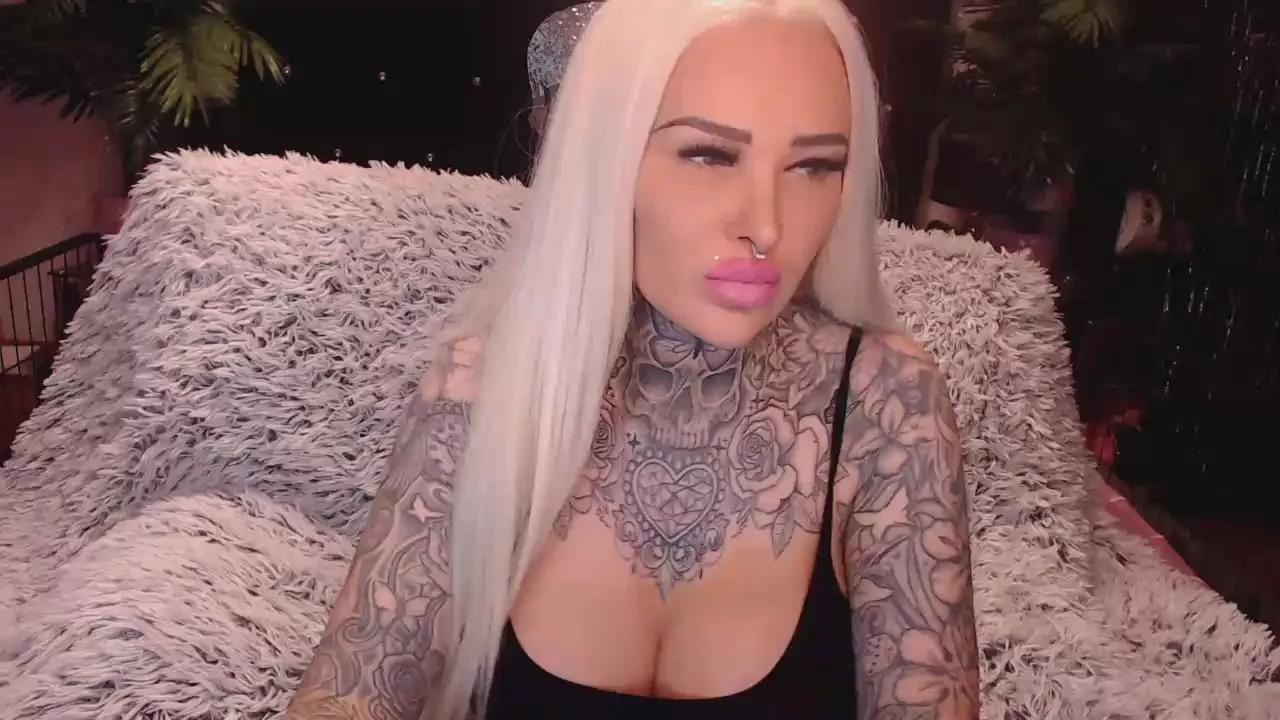 Cling to live show with Mila_Elaine from Cam4 