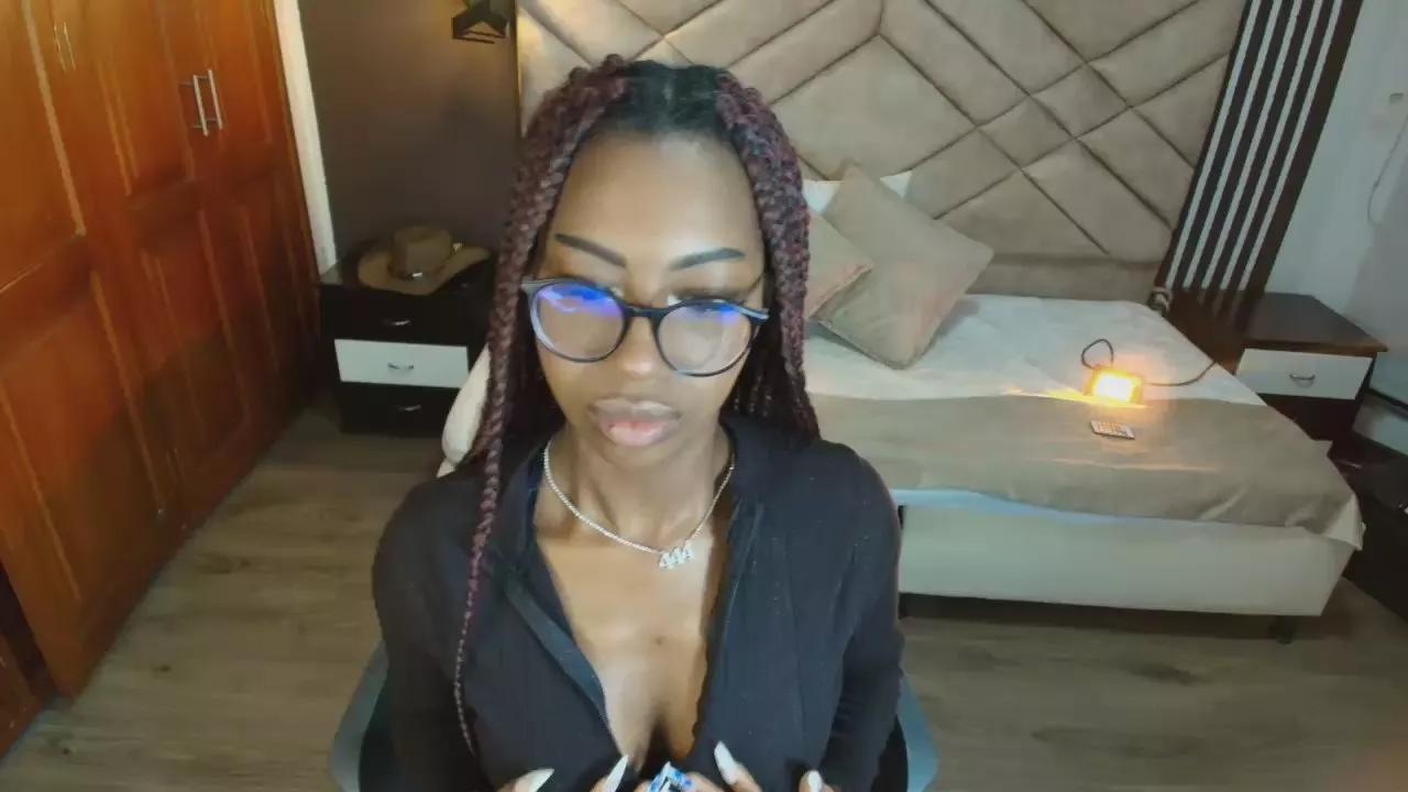 Cling to live show with Raqueljones_ from Cam4 