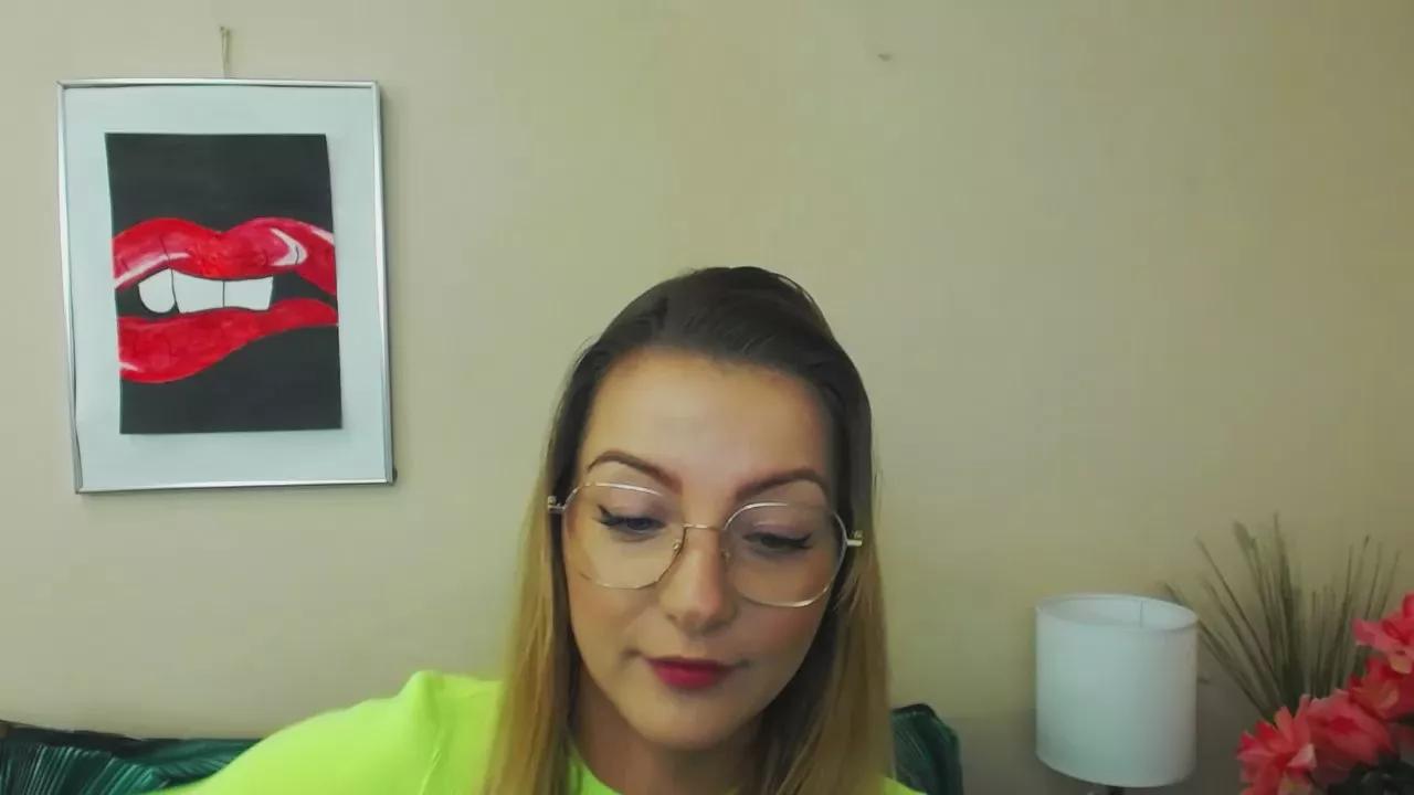 Cling to live show with SexyNatalie from Cam4 