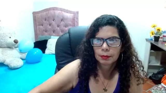 Cling to live show with sila_bolum from Cam4 