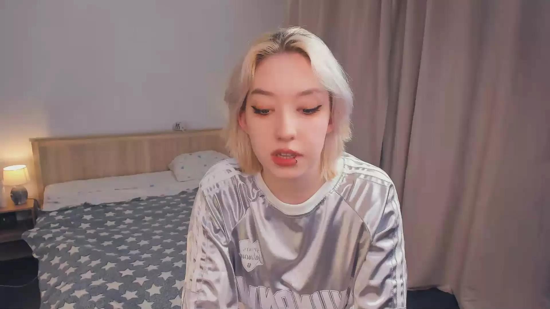 Cling to live show with SilverDeary from Cam4 