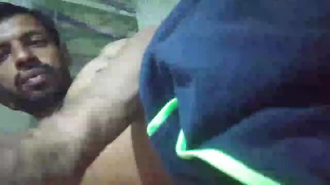 Cling to live show with Sixpiar from Cam4 