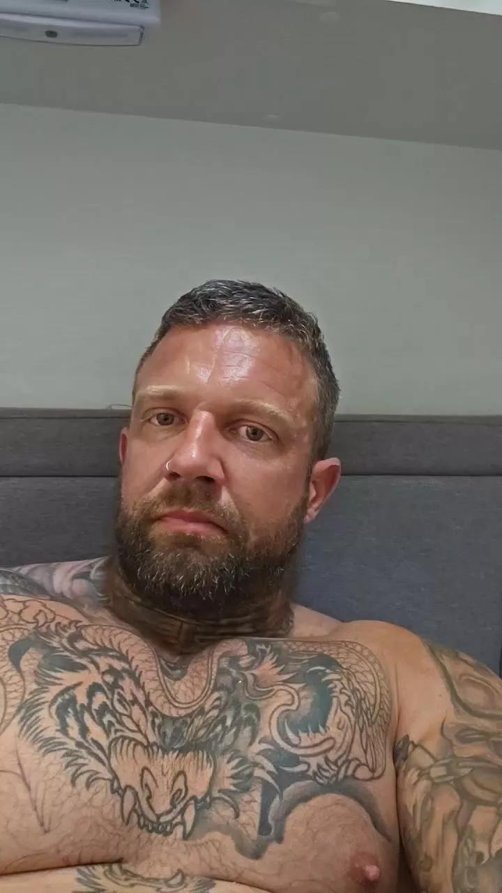 Cling to live show with Tattedmuscle1 from Cam4 