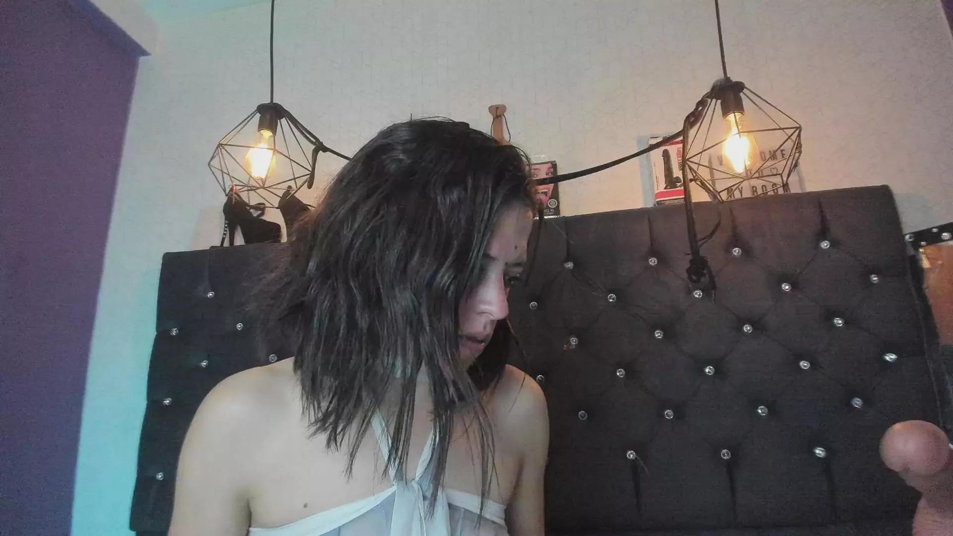 Cling to live show with Vannesa_gomezz from Cam4 
