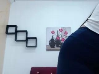 Cling to live show with agatha-frank from CamSoda 