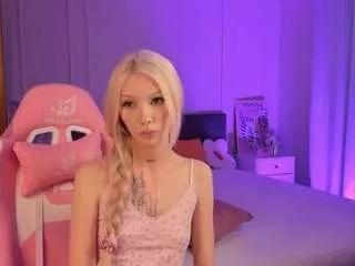 Cling to live show with annameanna18 from CamSoda 
