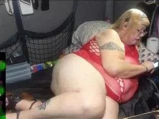 Cling to live show with castrated-julie from CamSoda 