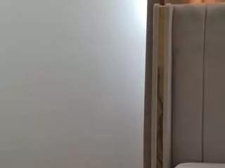Cling to live show with emilynovaa from CamSoda 
