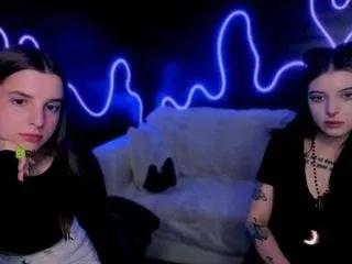 Cling to live show with evi-angel from CamSoda 
