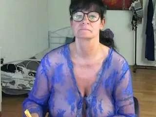 Cling to live show with illymaus from CamSoda 