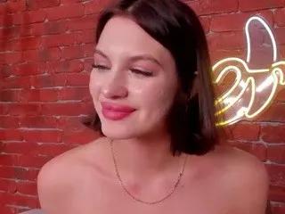 Cling to live show with juicy-khloe from CamSoda 
