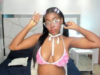 lia-rousey on CamSoda