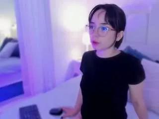 Cling to live show with lilou-albrecht from CamSoda 